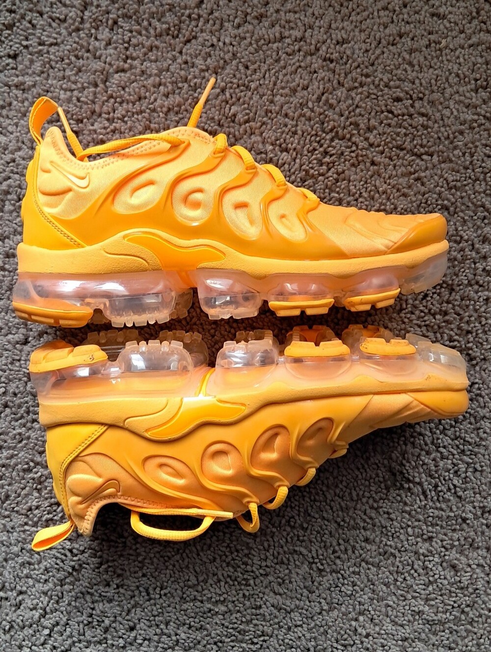 Nike Womens Air Vapormax Plus Orange Size 7.5 CW7011-800